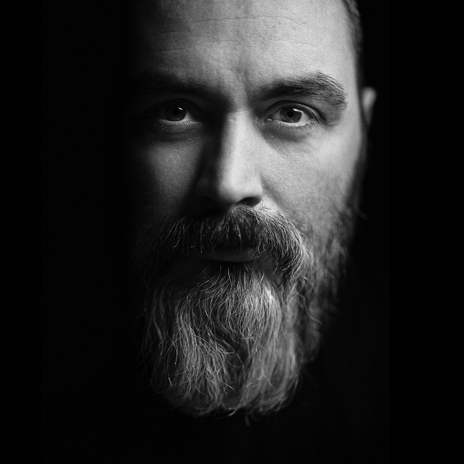 Thomas B. Jones - Künstler der Ausgabe 25 des SWAN Magazines